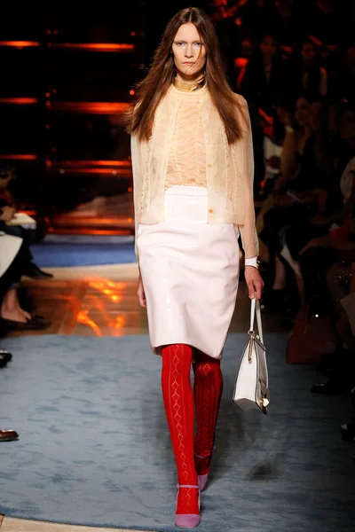 Look 16